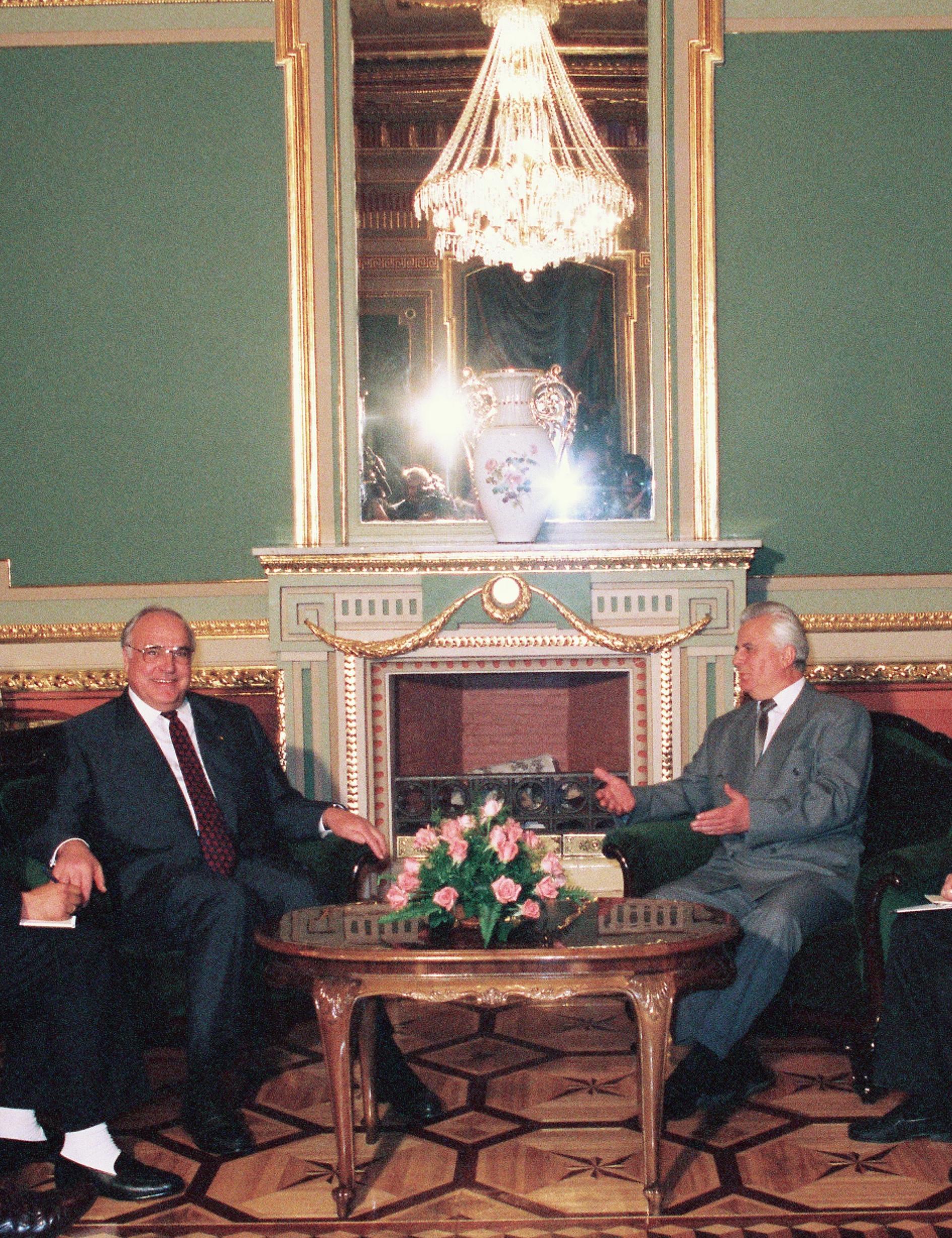 Bundeskanzler Helmut Kohl und Staatspräsident Leonid Krawtschuk in einem Gespräch im Marienpalast.