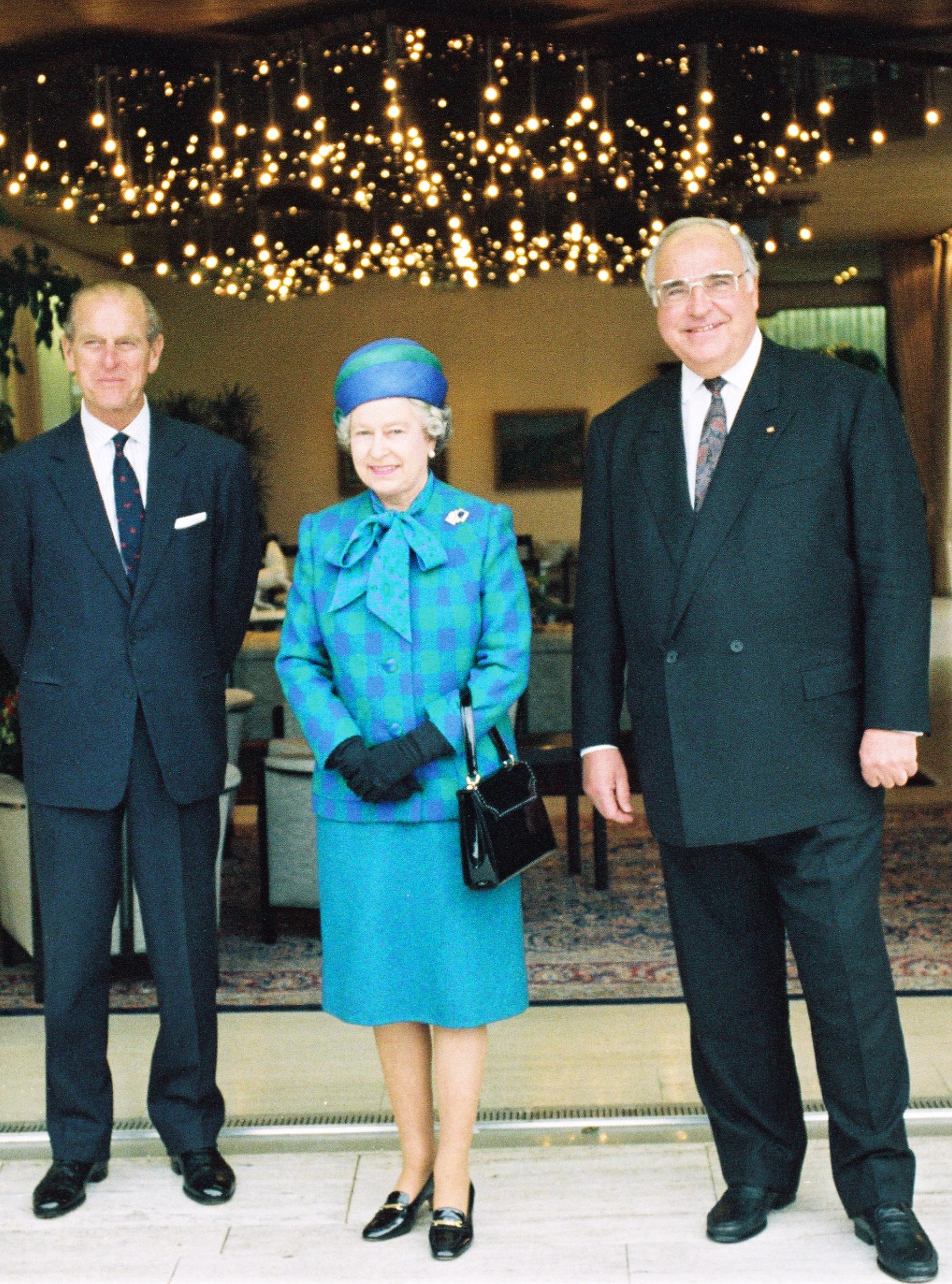 Bundeskanzler Helmut Kohl mit Königin Elizabeth II. und Philip, Herzog von Edinburgh