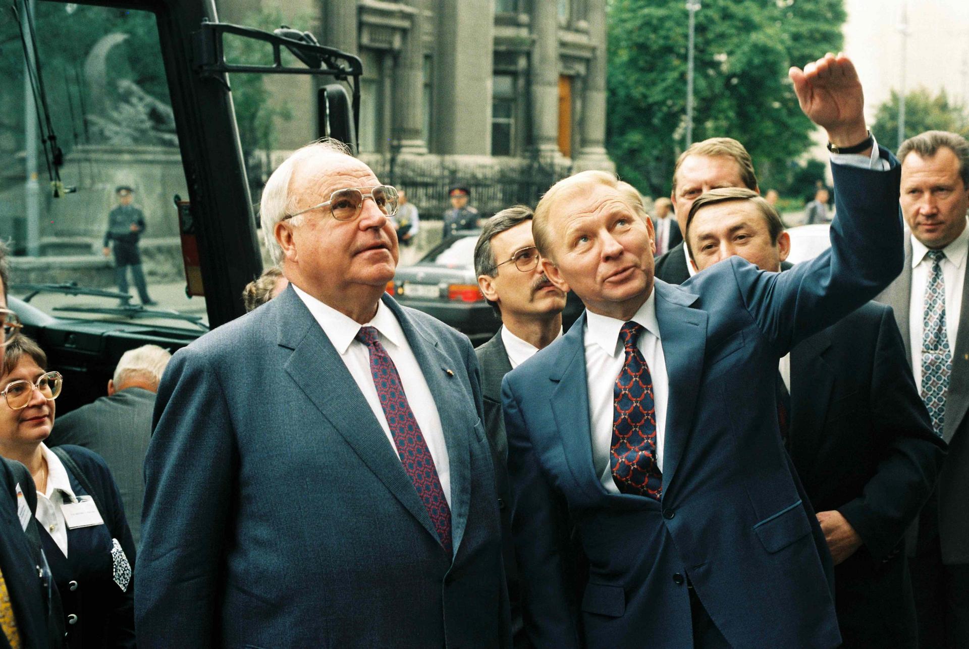 Helmut Kohl und der ukrainische Präsident Kutschma in Kiew